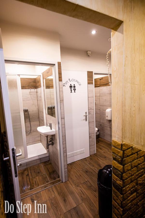 Do Step Inn Central - Self-Service-Hostel فيينا المظهر الخارجي الصورة