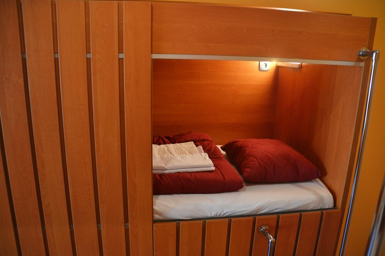 Do Step Inn Central - Self-Service-Hostel فيينا المظهر الخارجي الصورة