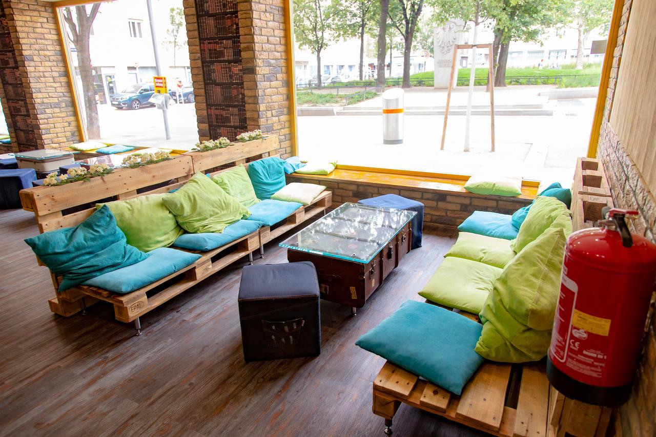 Do Step Inn Central - Self-Service-Hostel فيينا المظهر الخارجي الصورة