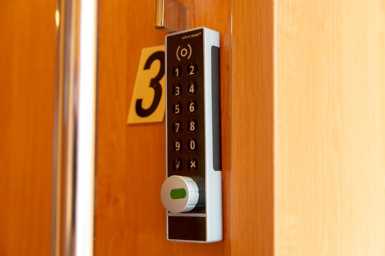 Do Step Inn Central - Self-Service-Hostel فيينا المظهر الخارجي الصورة